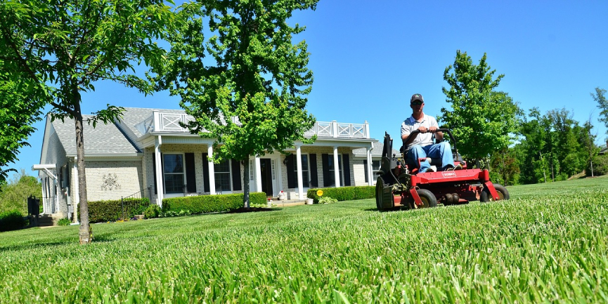 Lawn Mowing Mistakes You’re Making